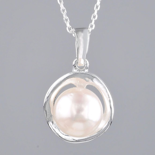 Sterling Silver Freshwater Pearl Halo Pendant Close up