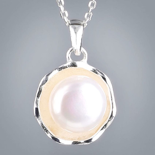 Sterling Silver Freshwater Pearl Oyster Pendant Close up