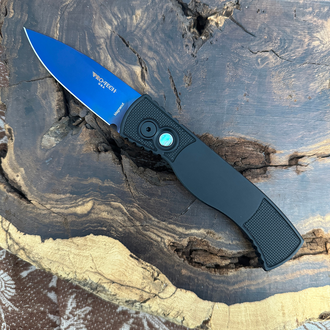 Pro-Tech TR-2 Auto Black Handle W/Textured Corners Sapphire Blue