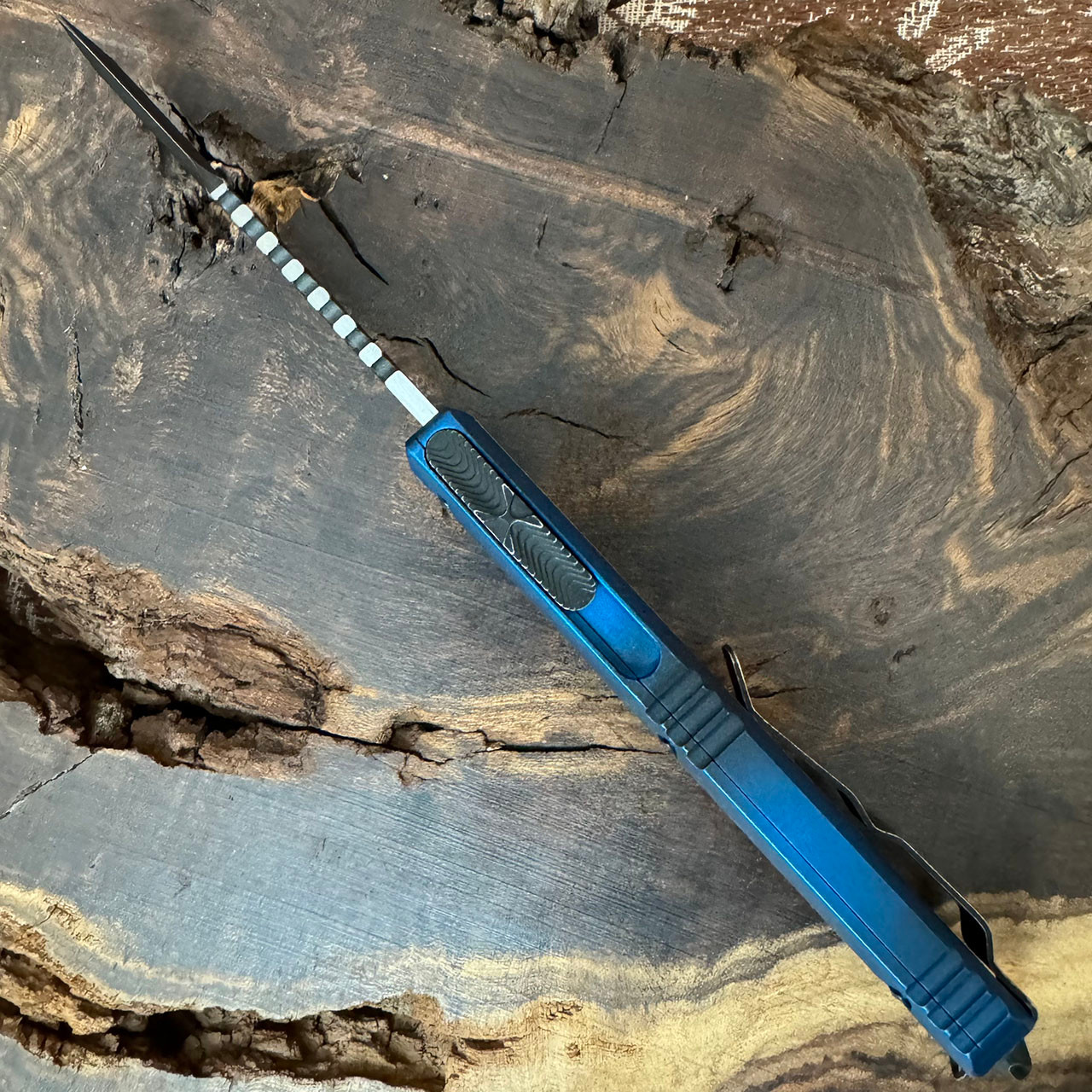 Microtech Ultratech Hellhound Weathered Blue Hex Handle Black