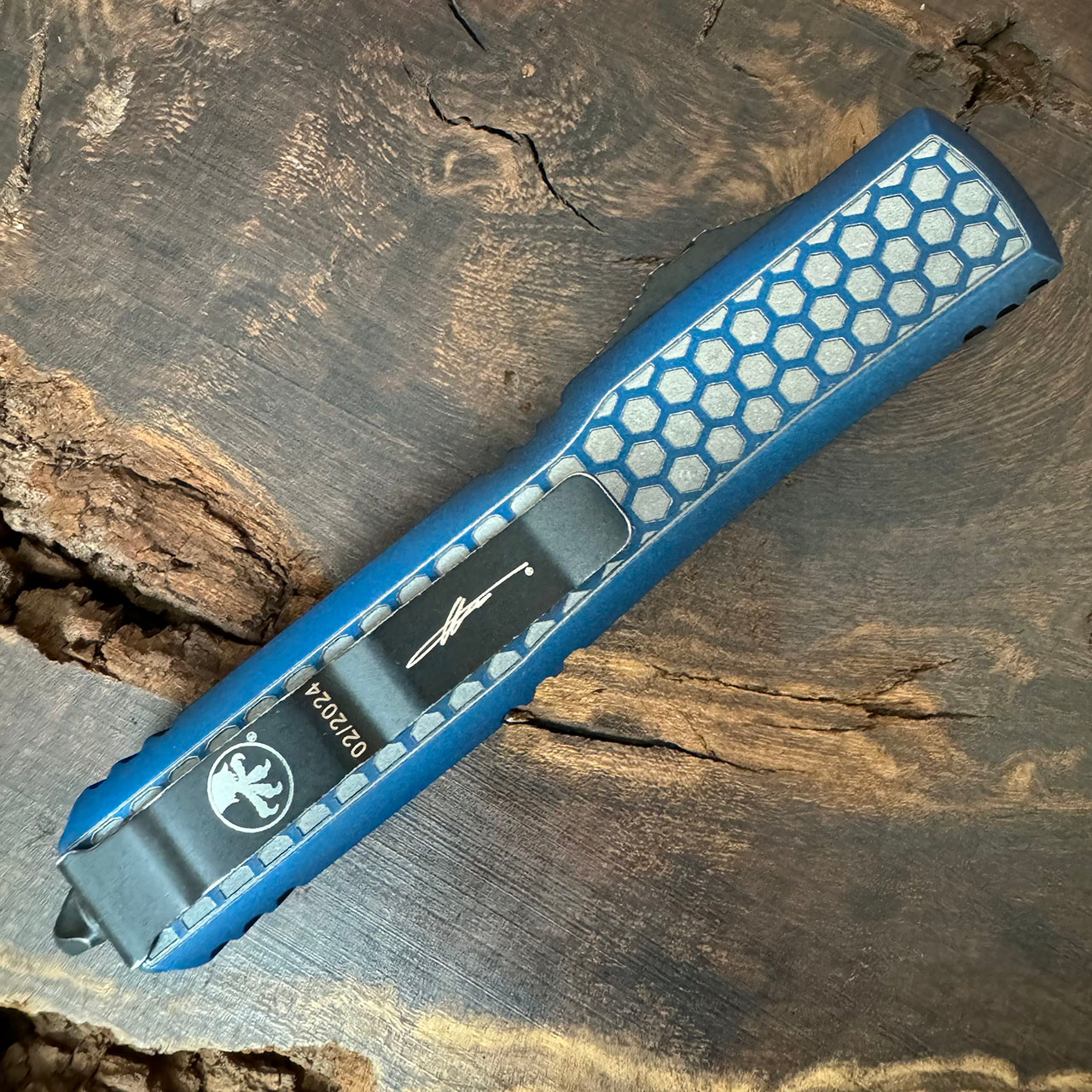 Microtech Ultratech Hellhound Weathered Blue Hex Handle Black