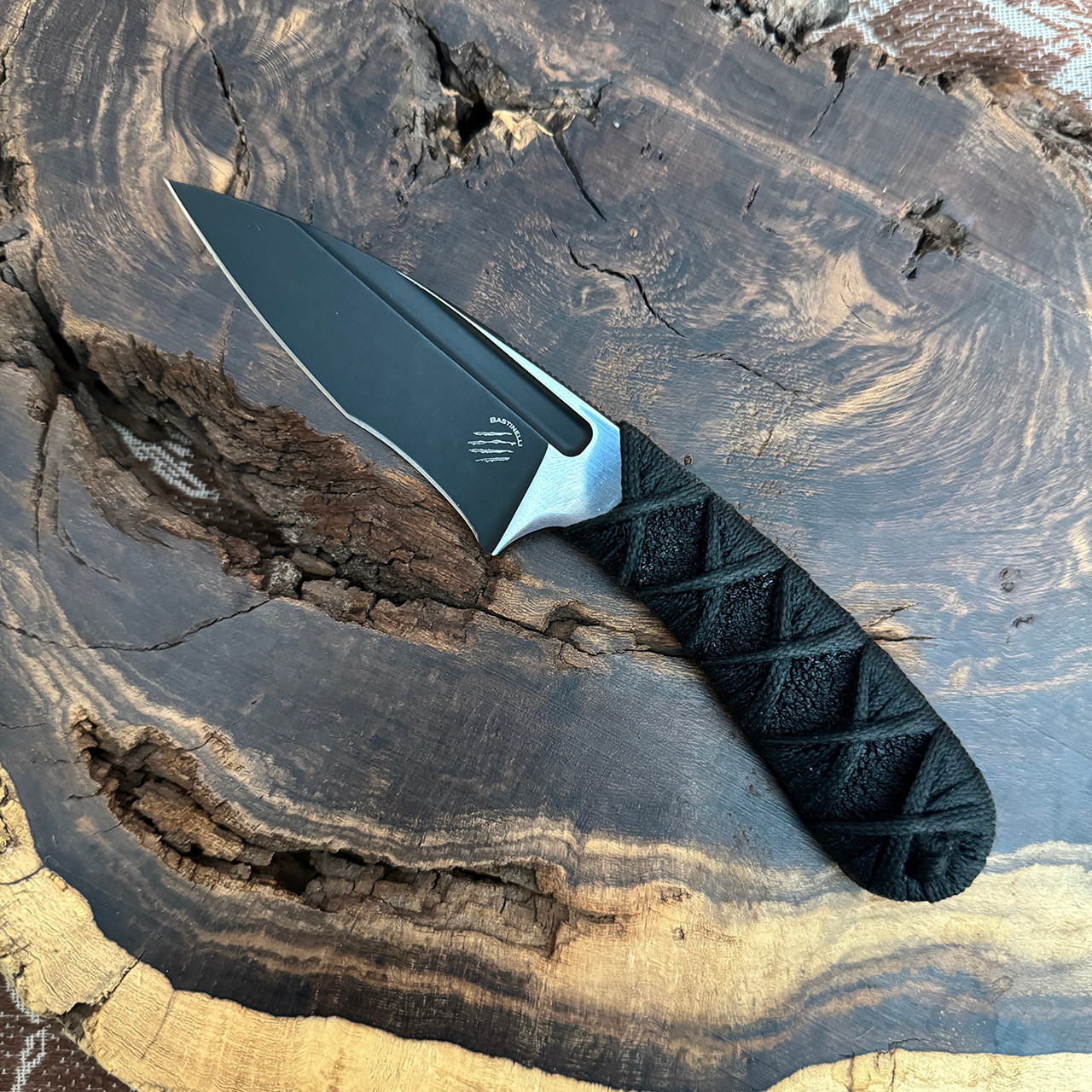 Bastinelli Creations Sin Nude Fixed Blade Black Tsukamaki Grip