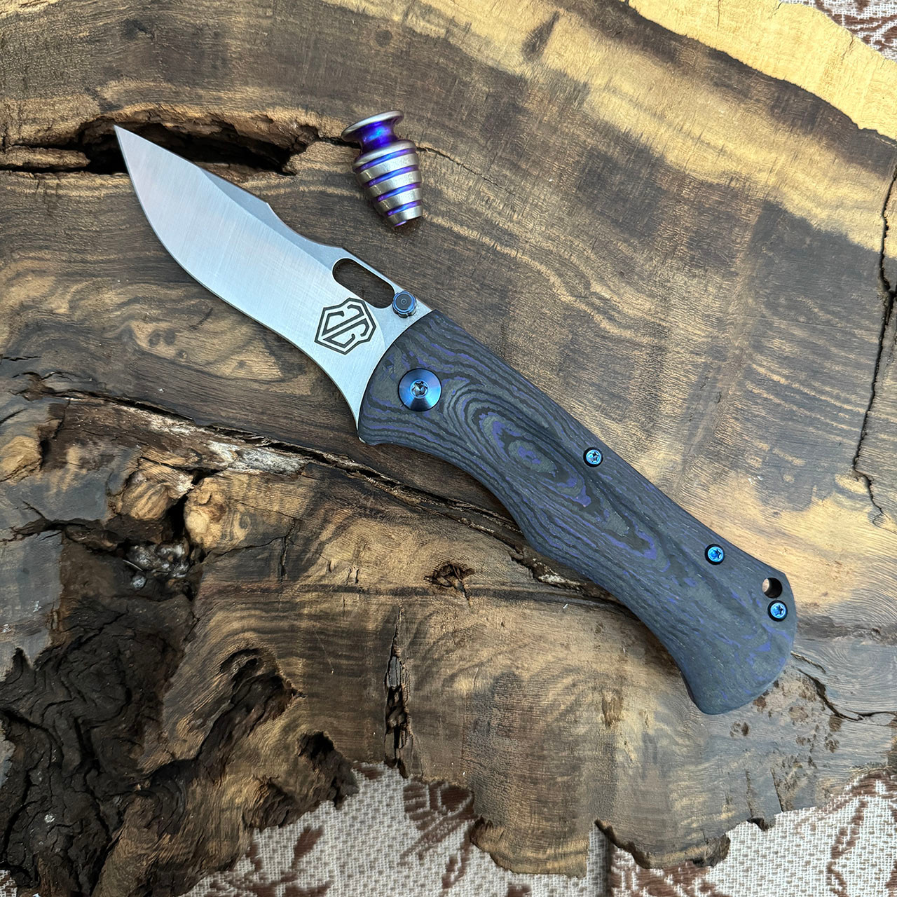 Johnstons of Elgin 黒グレイx紫色 寒い季節を彩るジョンストンズ オブ エルガンの日本限定コレクション