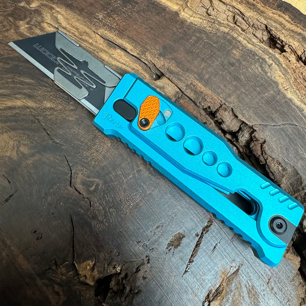 Reate EXO-U Utility Gravity Knife Blue Aluminum Speed Hole Handles