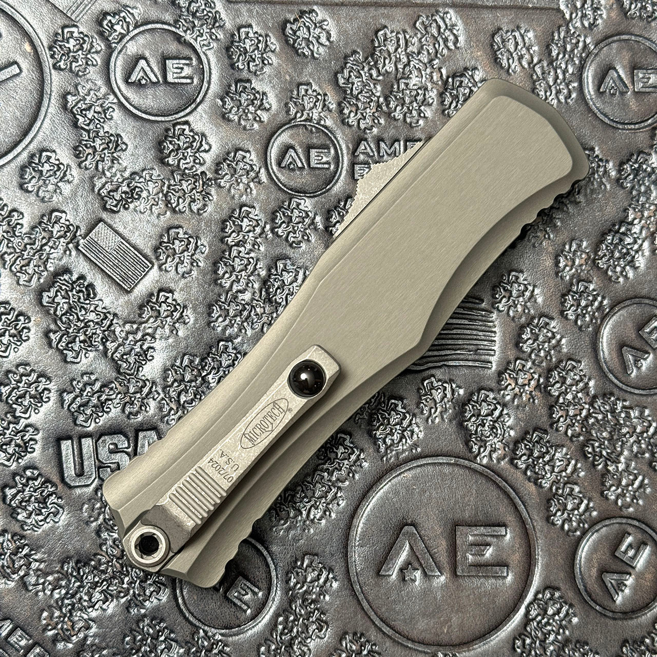 Microtech Hera II Recurve Natural Clear Handle Apocalyptic