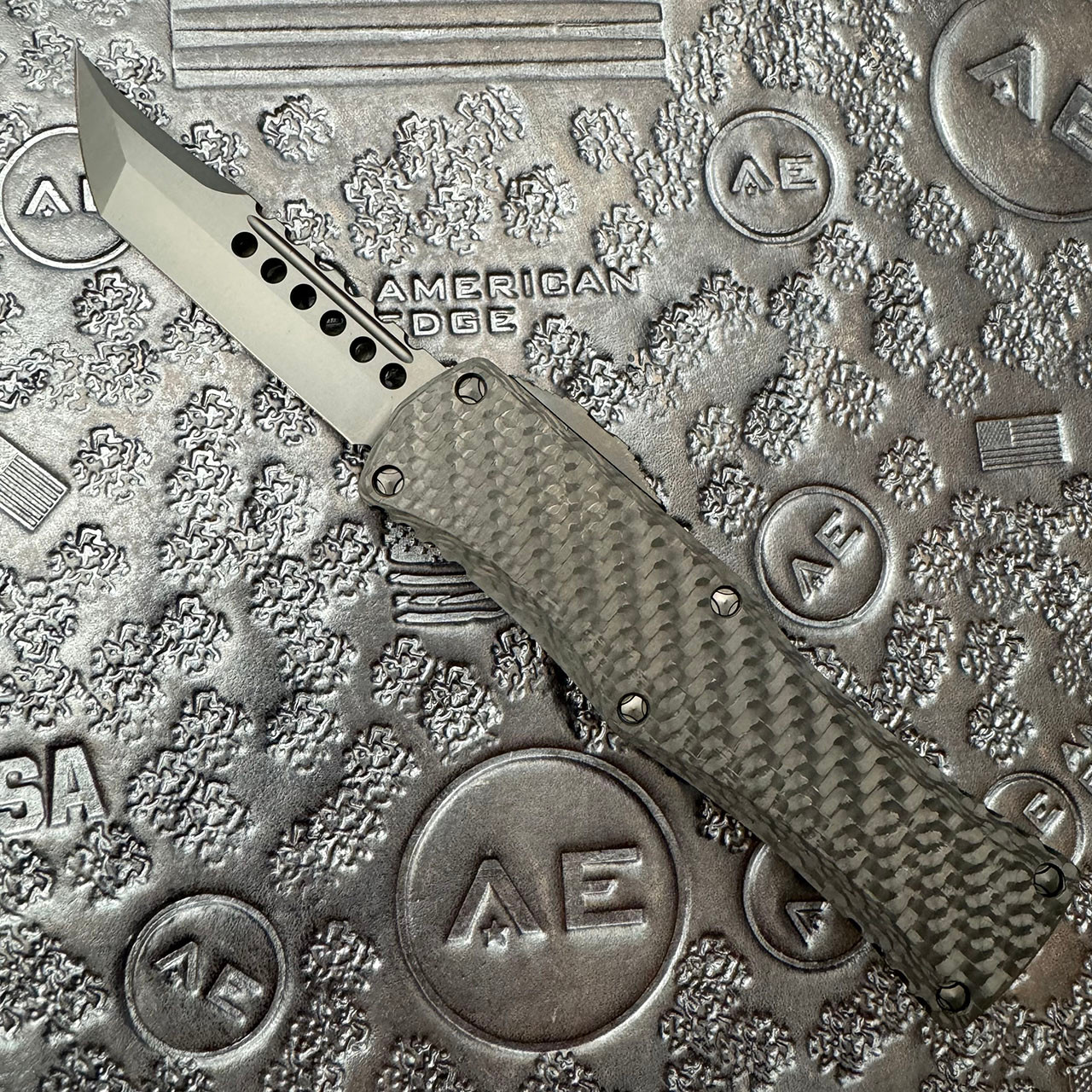 Microtech Hera Hellhound Shadow Carbon Fiber Top DLC Standard