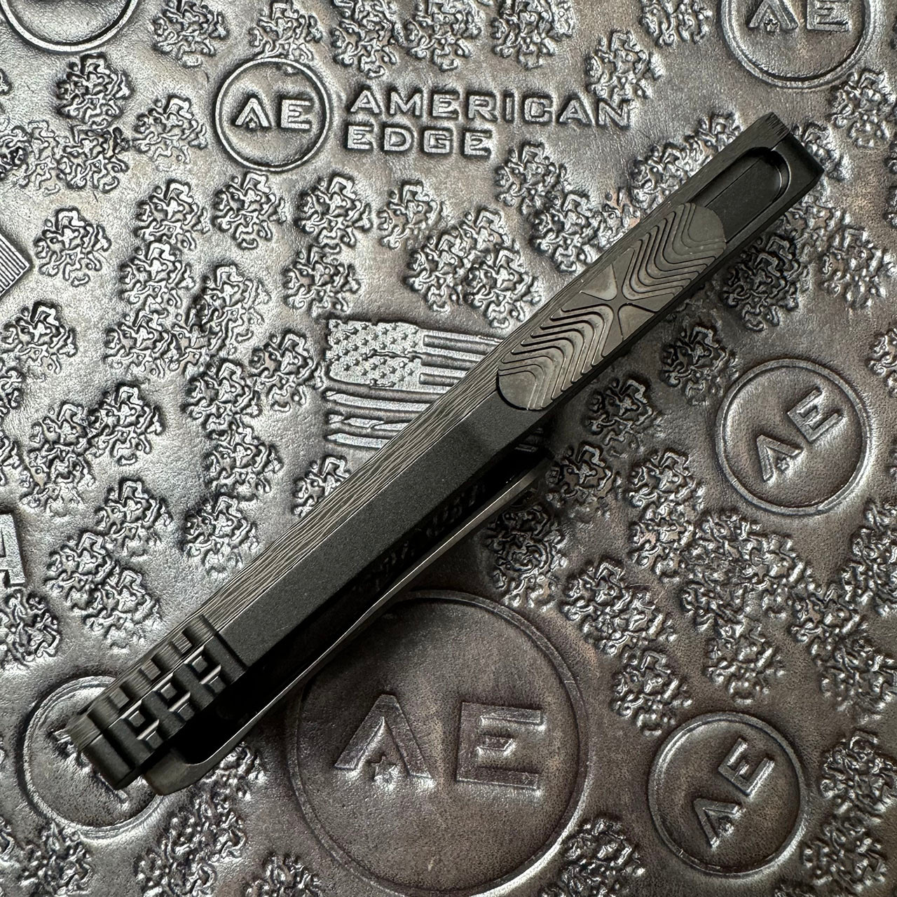 Microtech Hera Hellhound Shadow Carbon Fiber Top DLC Standard