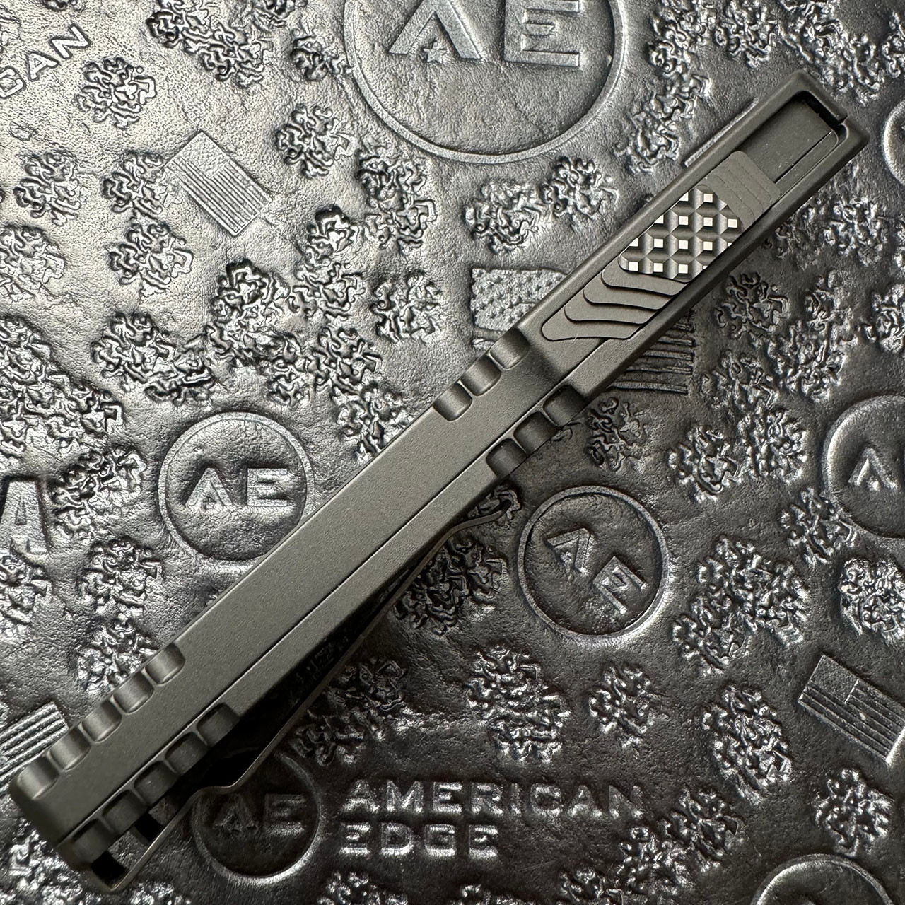 Heretic Knives Custom Colossus T/E Black Aluminum Handle w/ Ostrich ...
