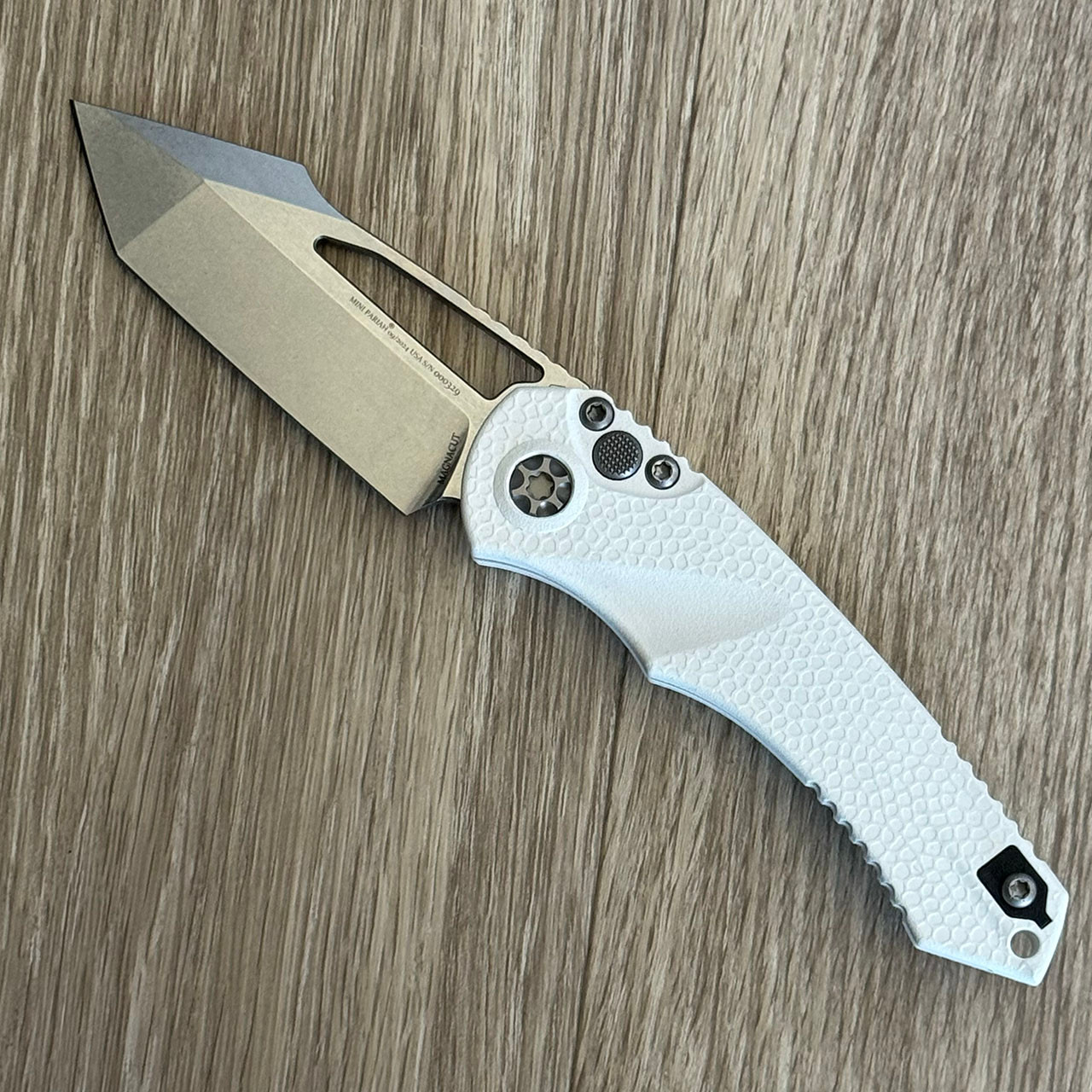 Heretic Knives Mini Pariah Manual T/E White Handle Stonewash
