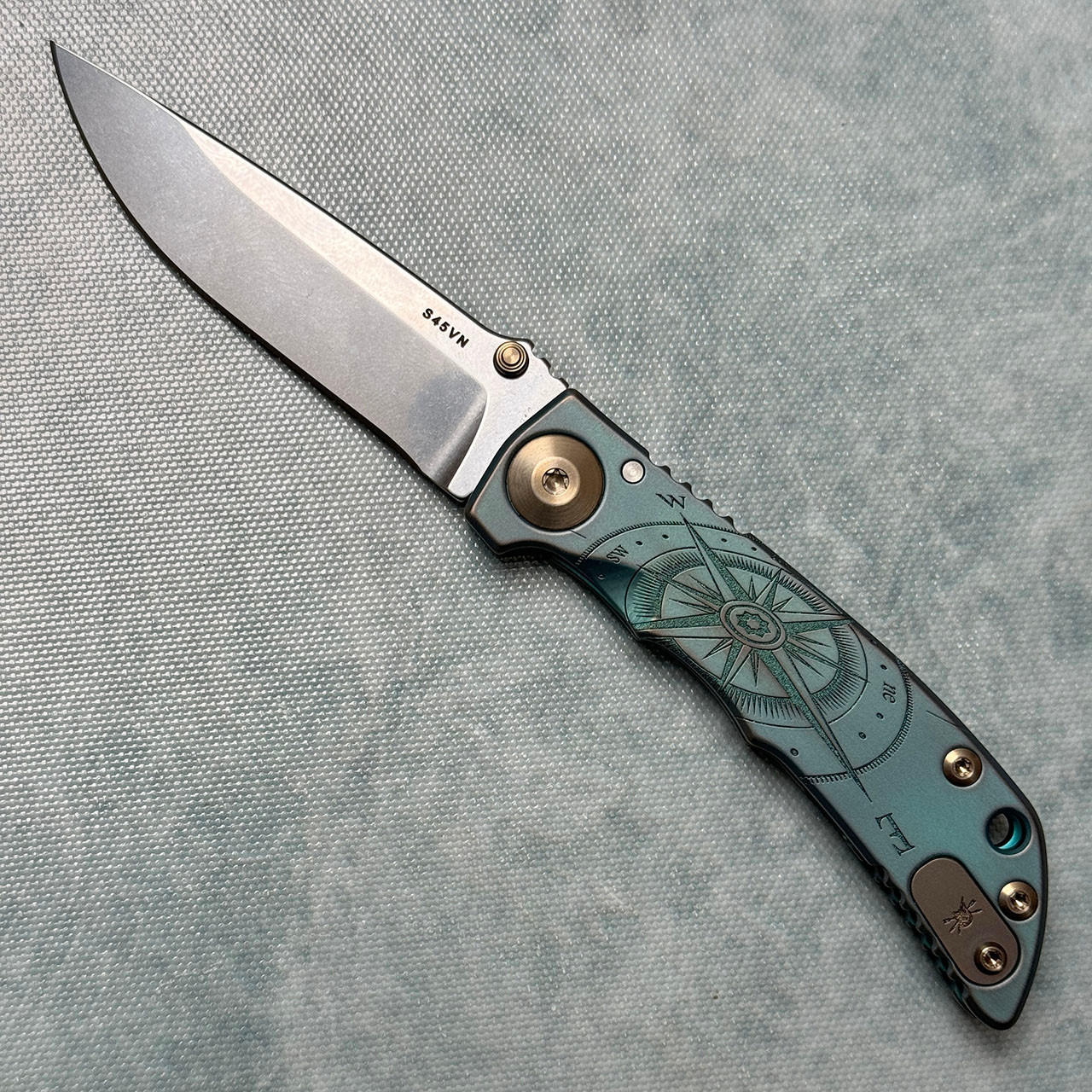 ジャービスHBSxkamikaze Eco Mattys Crewneck Sweater | GUESS Factory