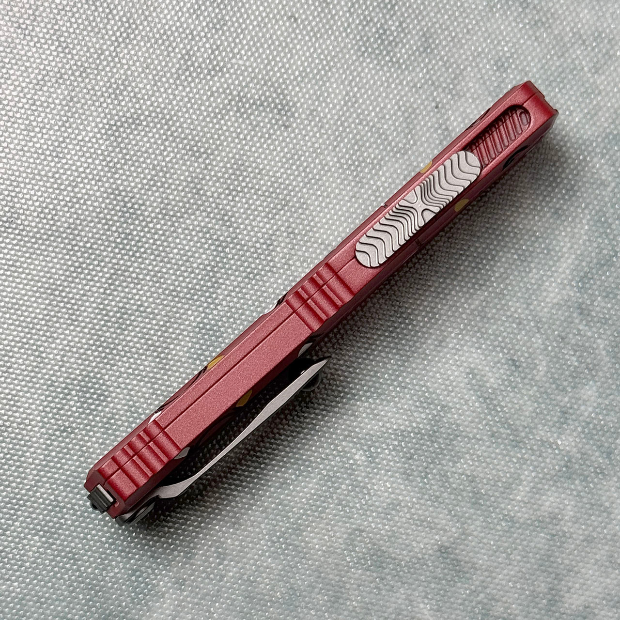 Microtech Hera II Mini S/E Christmas Red Stonewash Standard