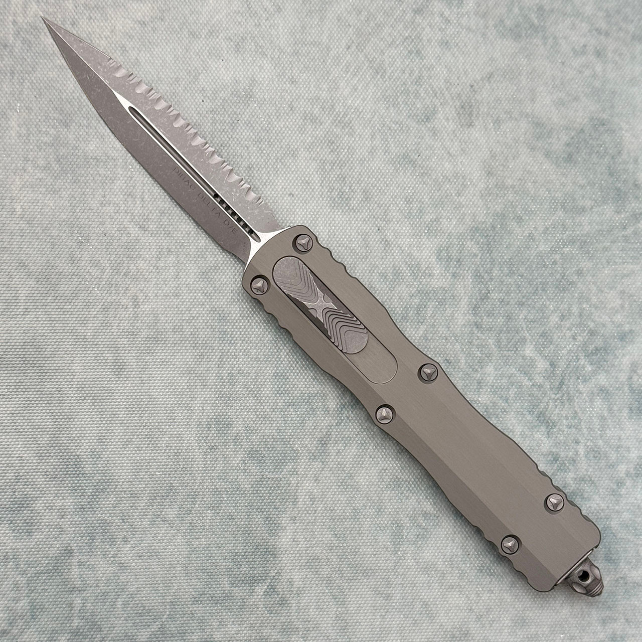Microtech Dirac Delta D/E Natural Clear Apocalyptic Full Serrated