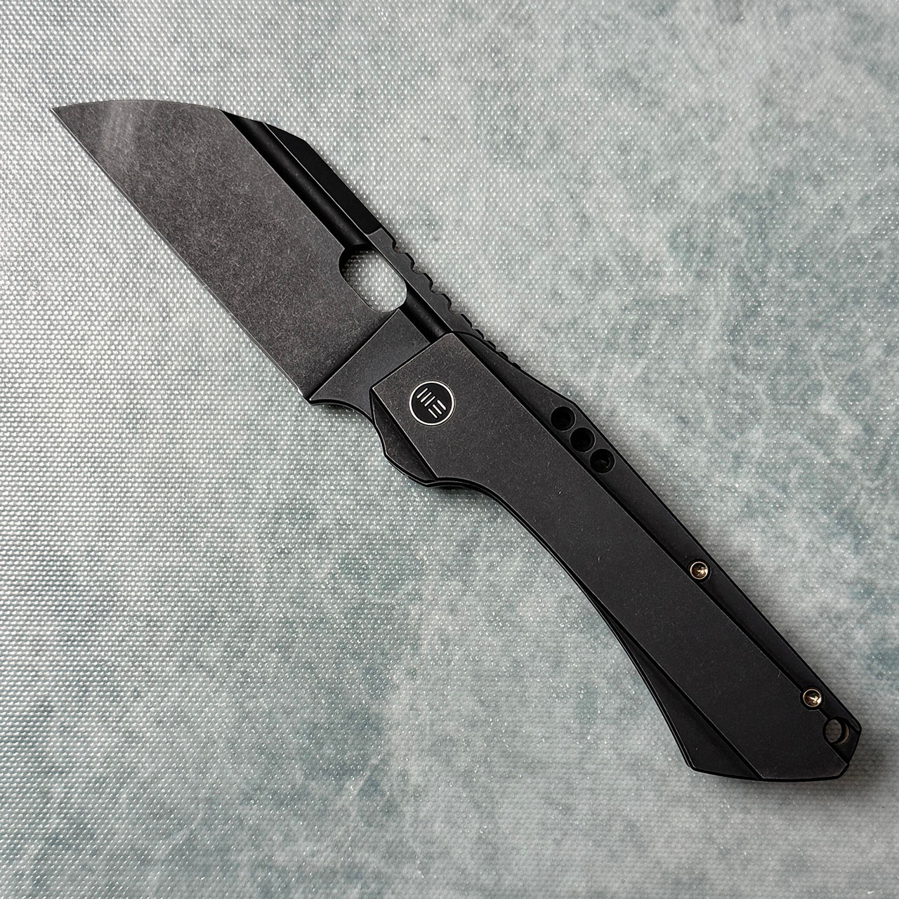 We Knife Co. Roxi 3 Frame Lock Black Black Titanium Handle