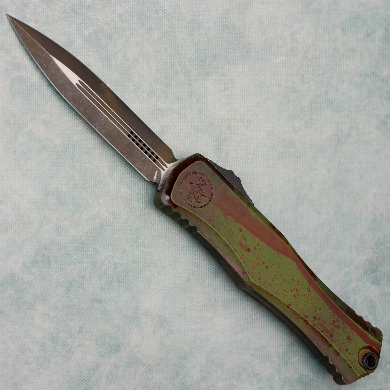 Microtech Hera II D/E Outbreak Deep Engraved Standard Signature