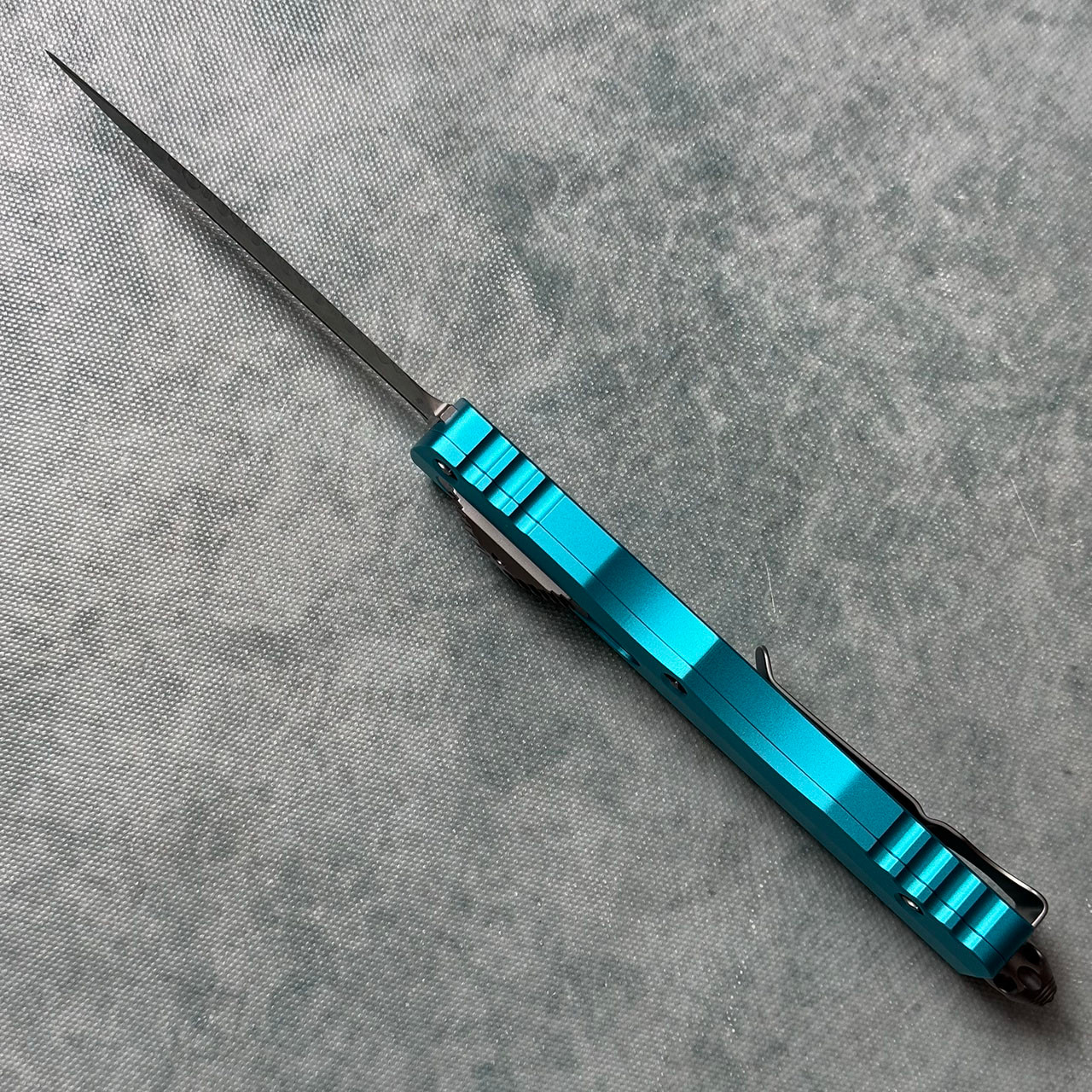 Microtech Dirac Delta D/E Turquoise Handle Satin Full Serrated