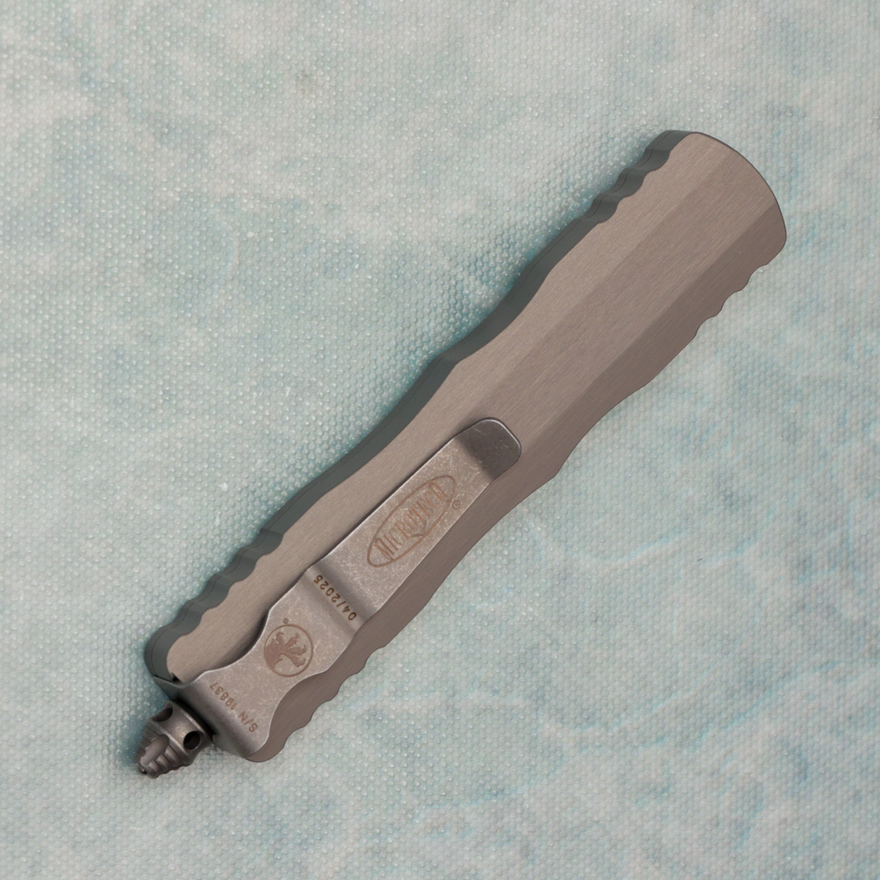 Microtech Dirac D/E Natural Clear Apocalyptic Standard 225-10APNC