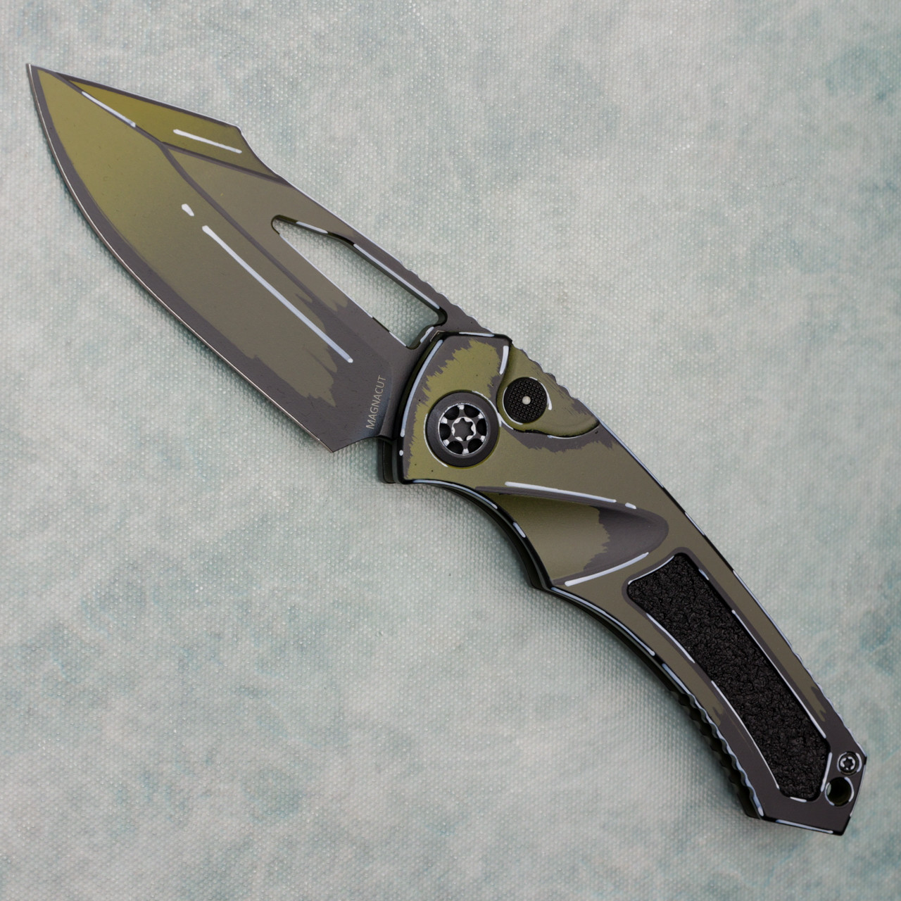 Heretic Knives Pariah Manual Button Lock S/E OD Green Cel Shading