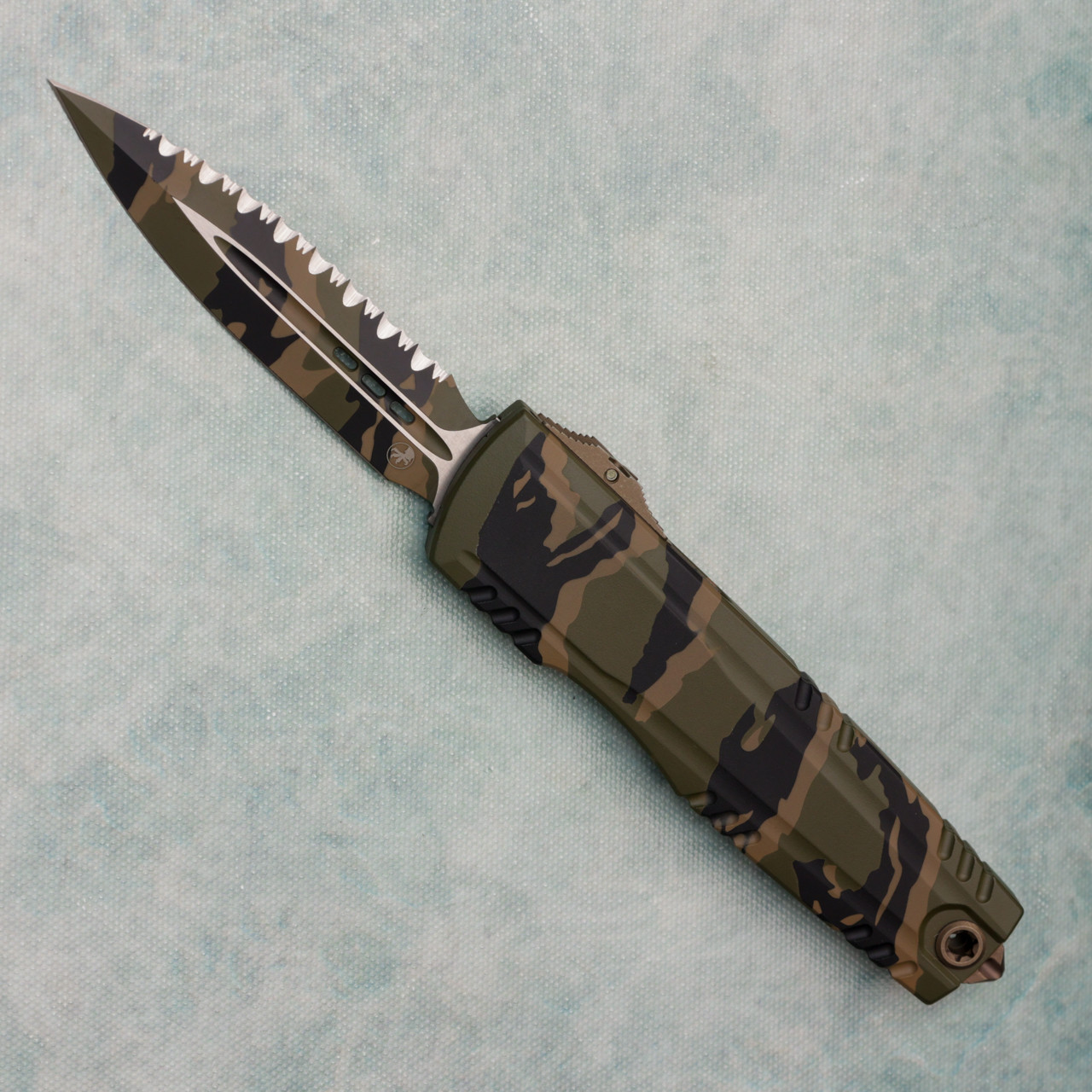 Microtech Luminary ZBP Tiger Stripe Camo Full Serrated Signature