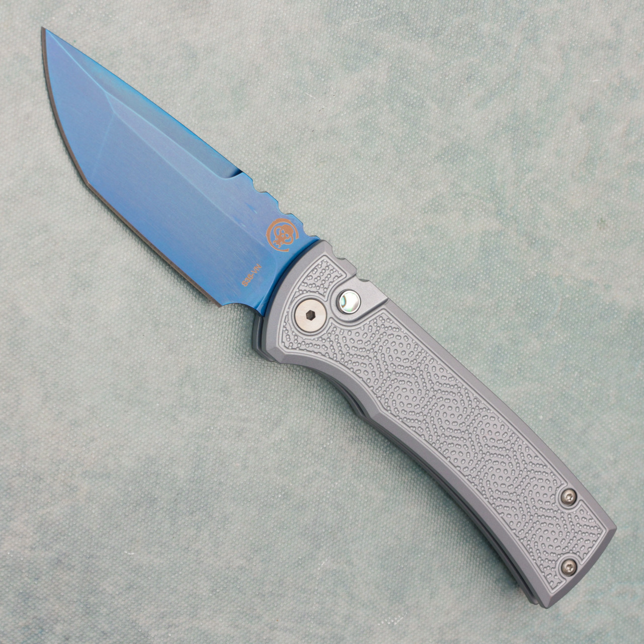 Chaves Pro-Tech T/E Redencion 229 Spiral Stipple Handles Sapphire Chaves Pro-Tech T/E Redencion 229 Spiral Stipple Handles Sapphire
