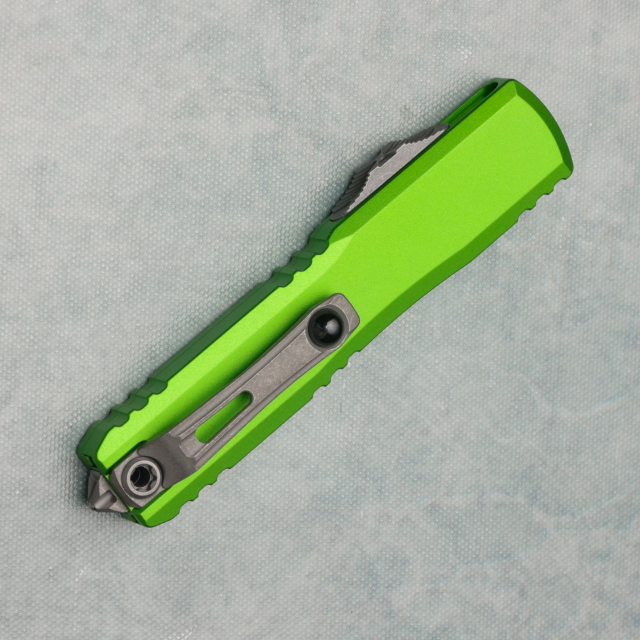 Microtech Ultratech Gen IV S/E Neon Green Handle Apocalyptic Microtech Ultratech Gen IV S/E Neon Green Handle Apocalyptic