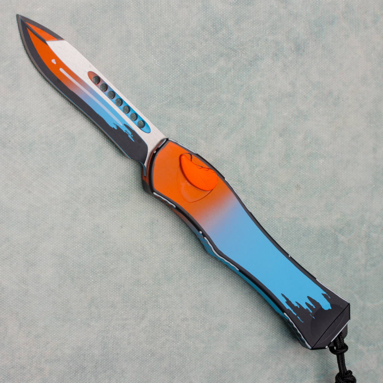 Heretic Knives Hydra V4 Recurve OTF Auto GT-40 Cel Shade H408-CS