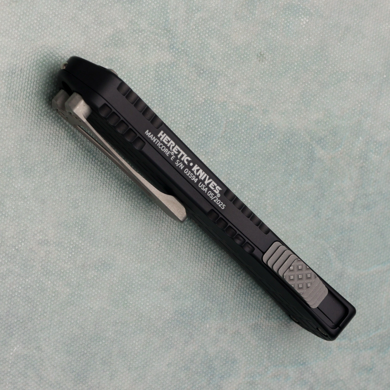 Heretic Knives Manticore E Recurve Grenade Grip Handle Battleworn