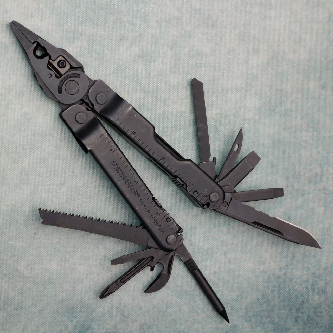 Leatherman Super Tool 300 Multi-Tool Black w/ Sheath (Pre-owned