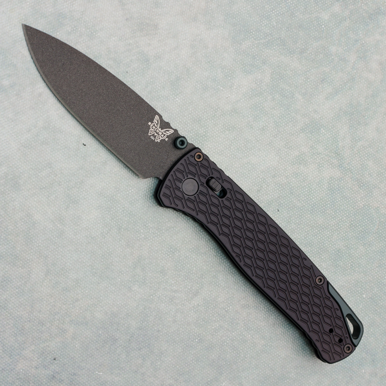Benchmade Bugout Vapyr Axis Lock Textured Black Aluminum Handle