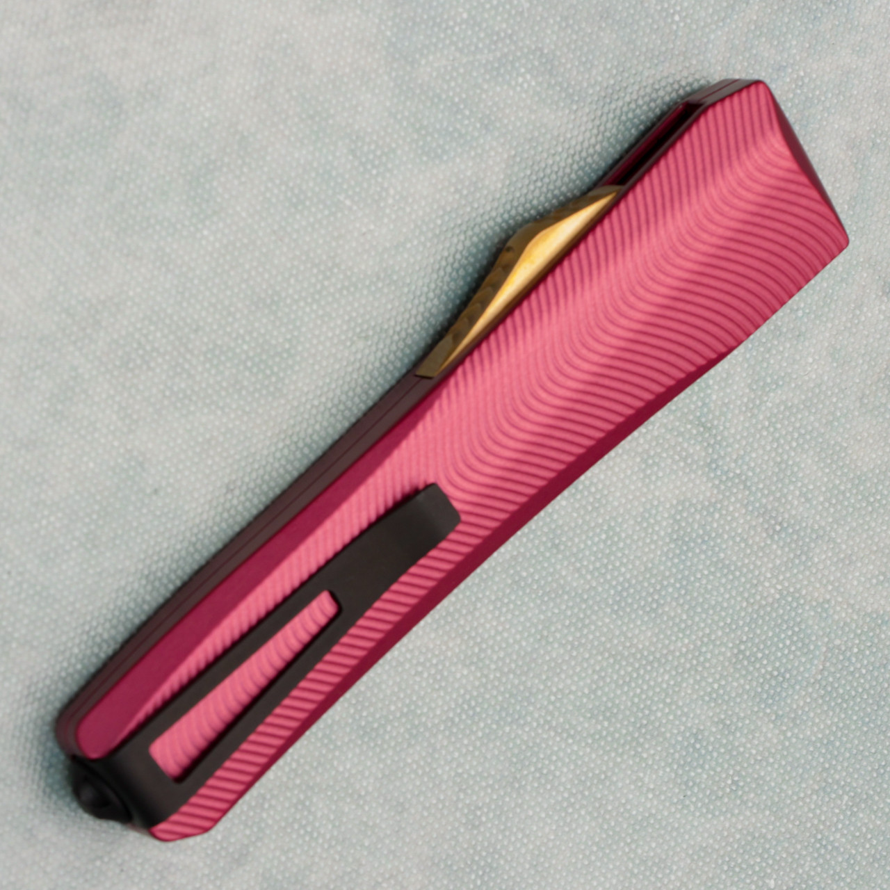 Core Edge 0331 Pulsar Pink Handle DLC/Satin Flats Mike Irie Hand