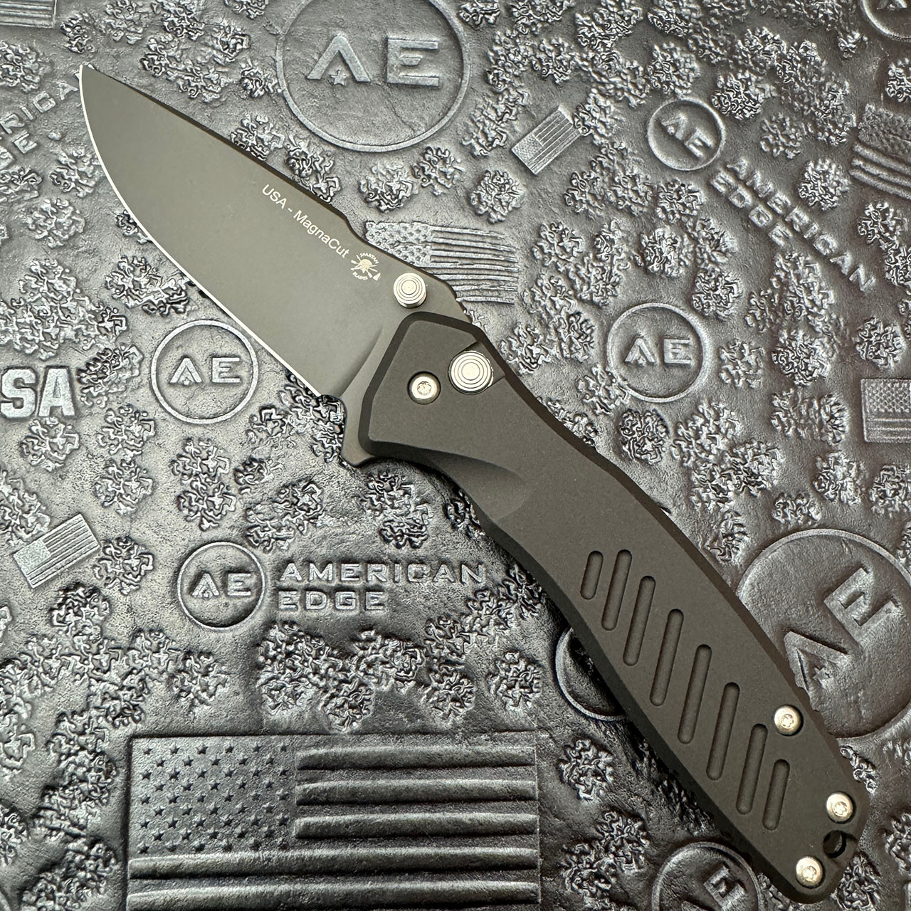 Spartan Blades Pallas Button Lock Flipper Black Handle Black