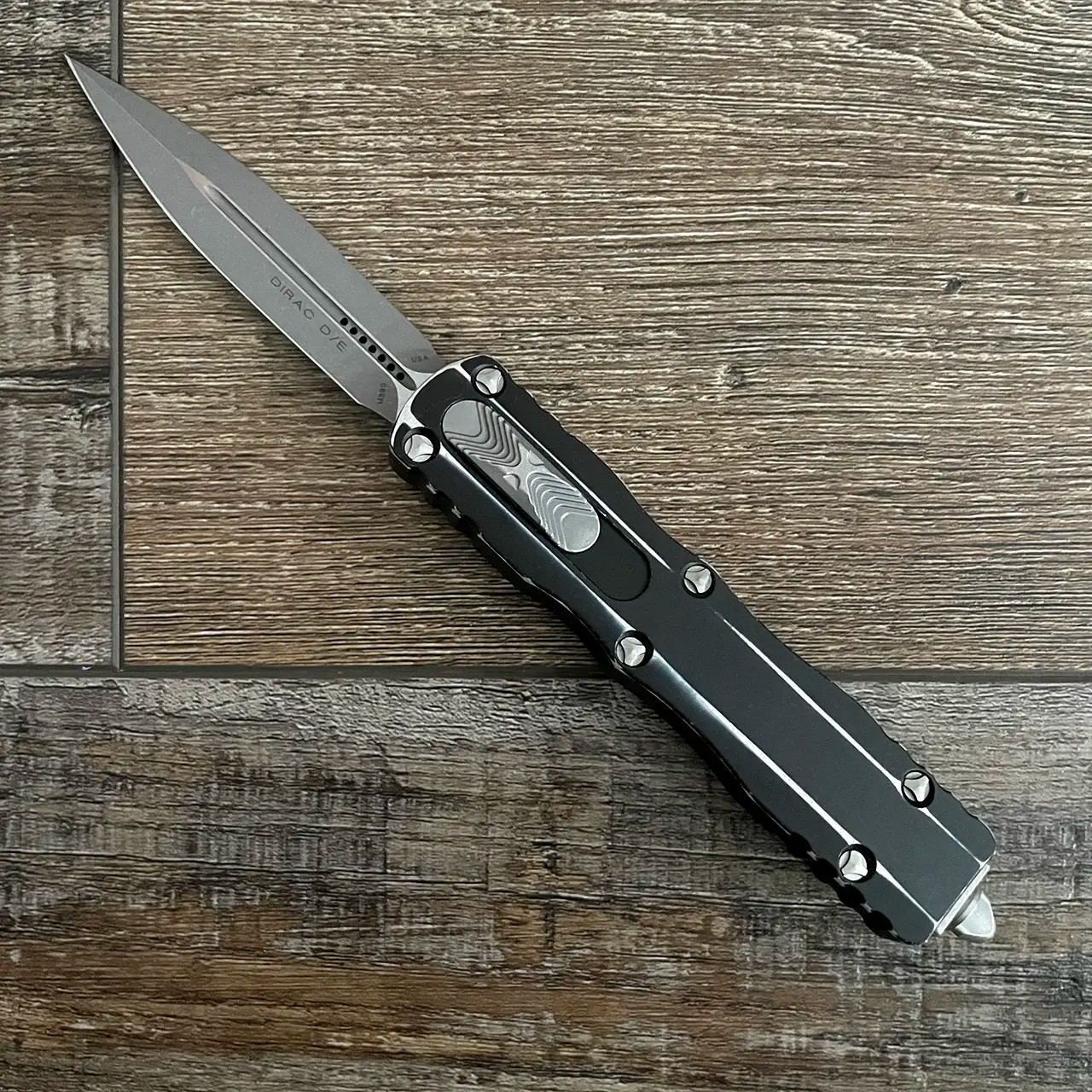 Microtech Dirac D/E Distressed Black Apocalyptic Standard 225
