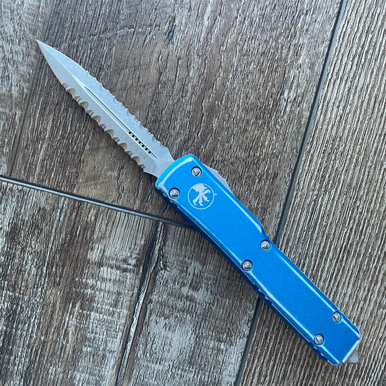 Microtech UTX-70 D/E Distressed Blue Apocalyptic Double Full