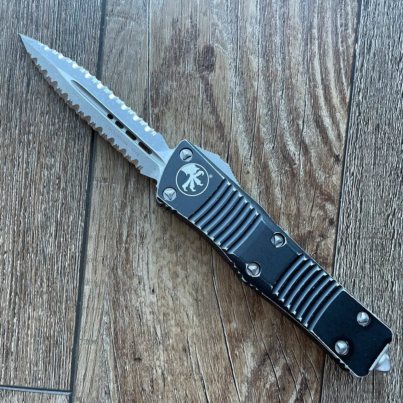 Microtech Troodon D/E Distressed Black Apocalyptic Double Full