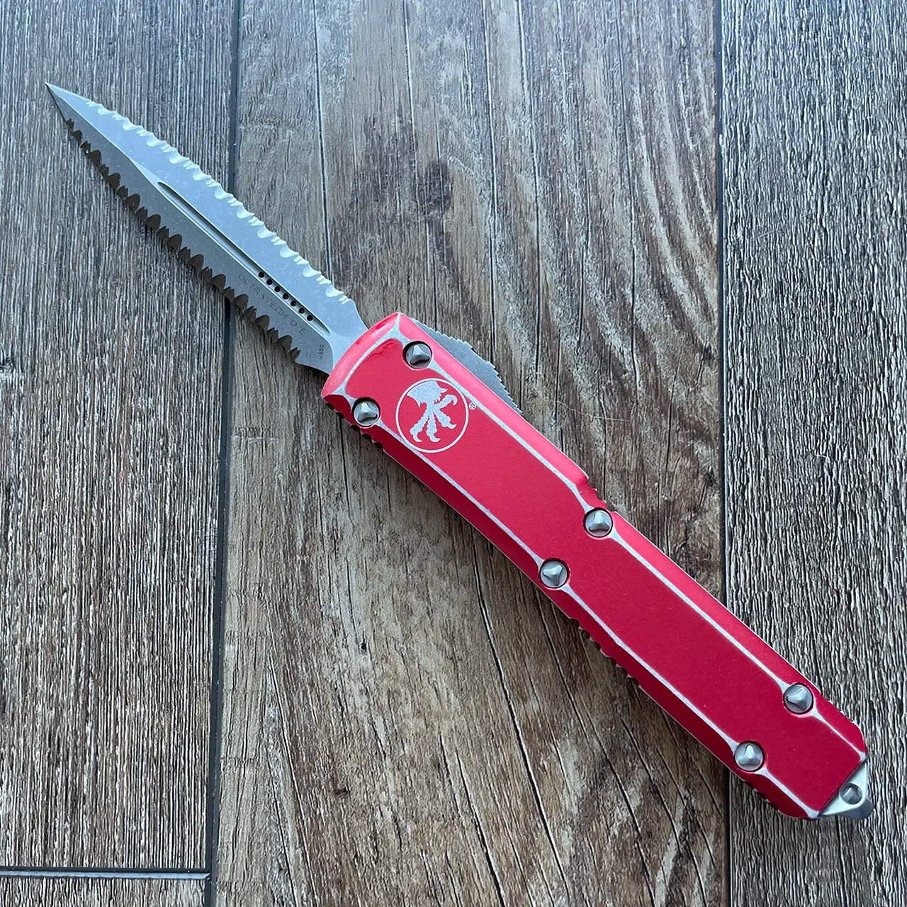 Microtech Ultratech D/E Distressed Red Apocalyptic Double Full