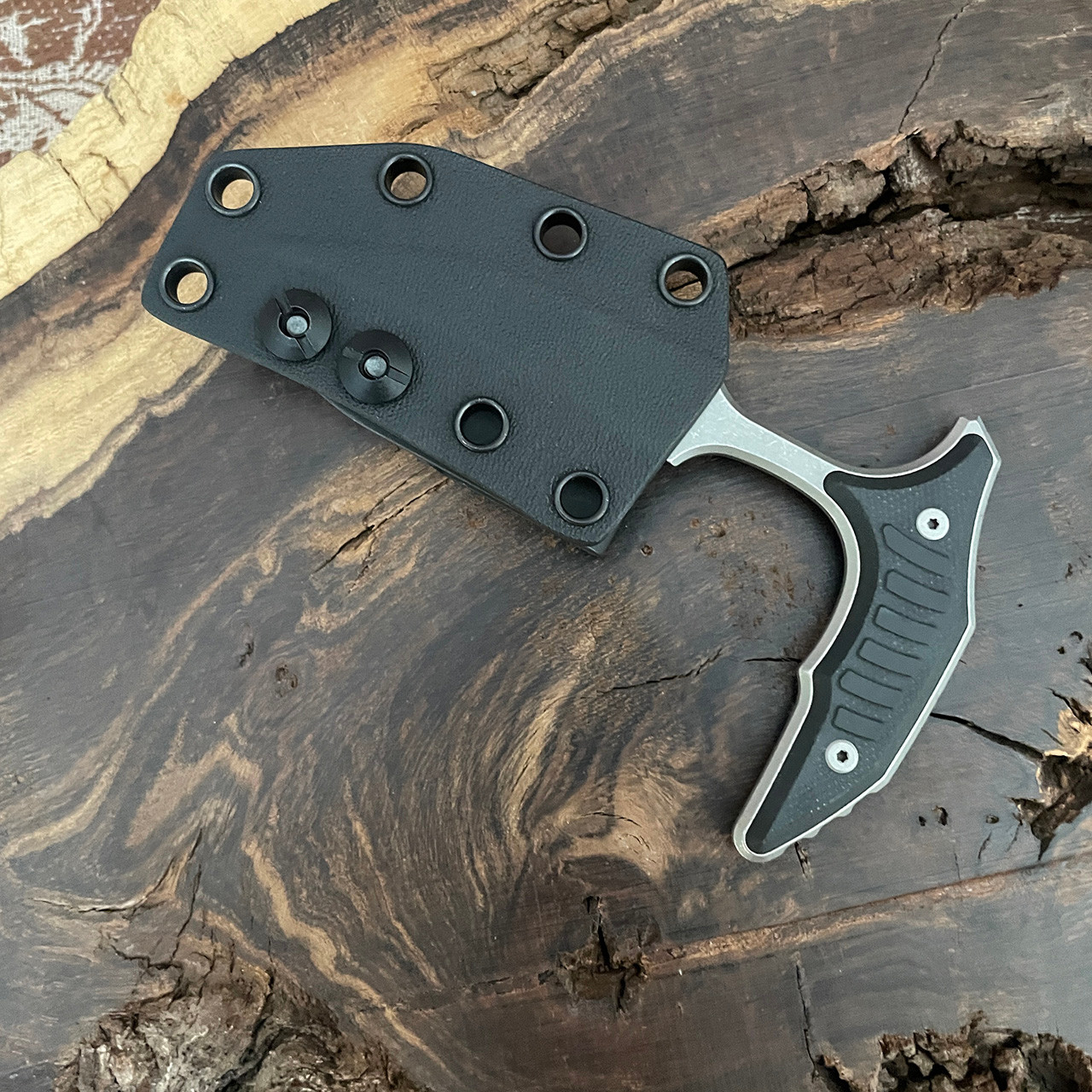 Microtech Bastinelli Bee Fixed Blade S/E Wharncliffe Black G10