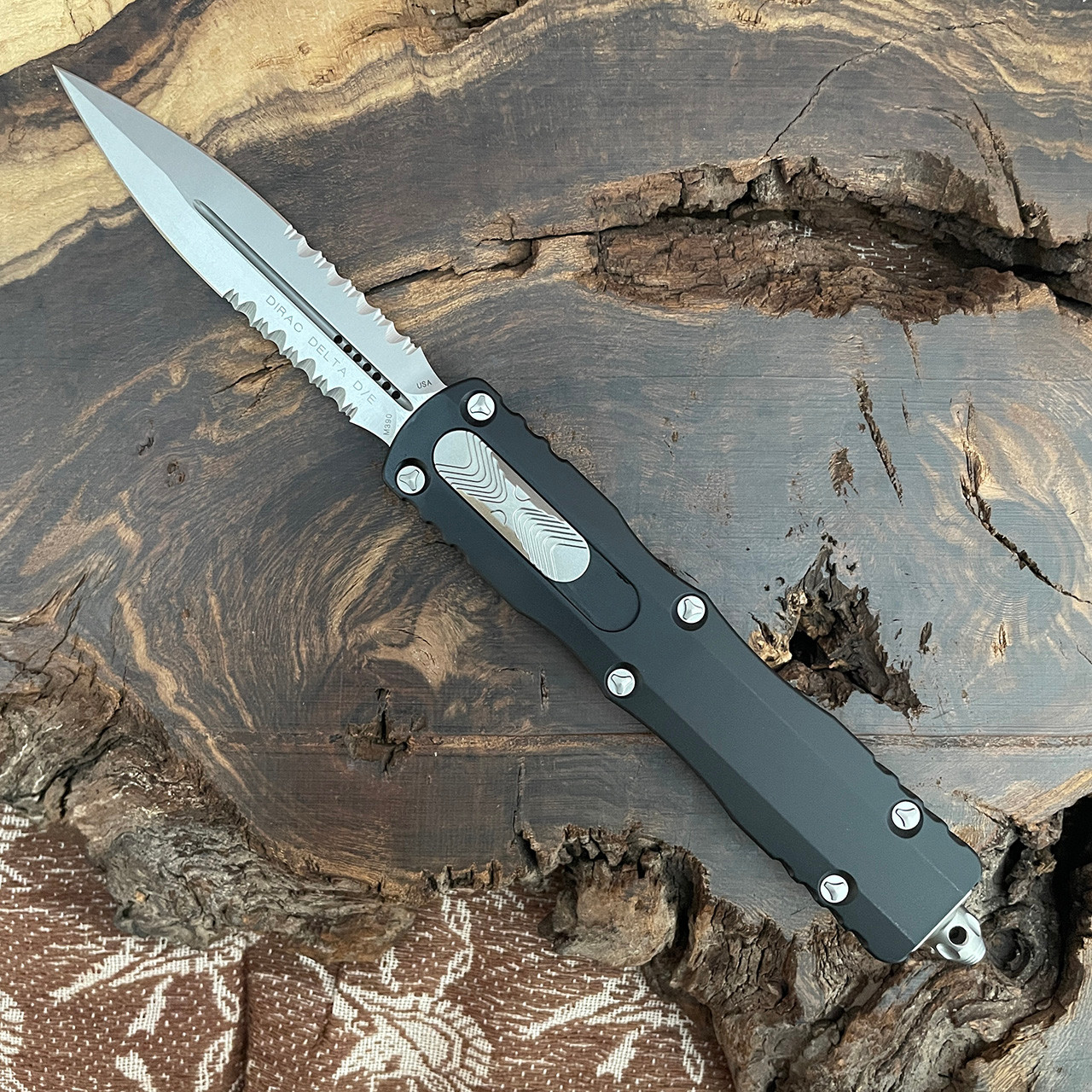 Microtech Dirac Delta D/E Black Stonewash Serrated 227-11