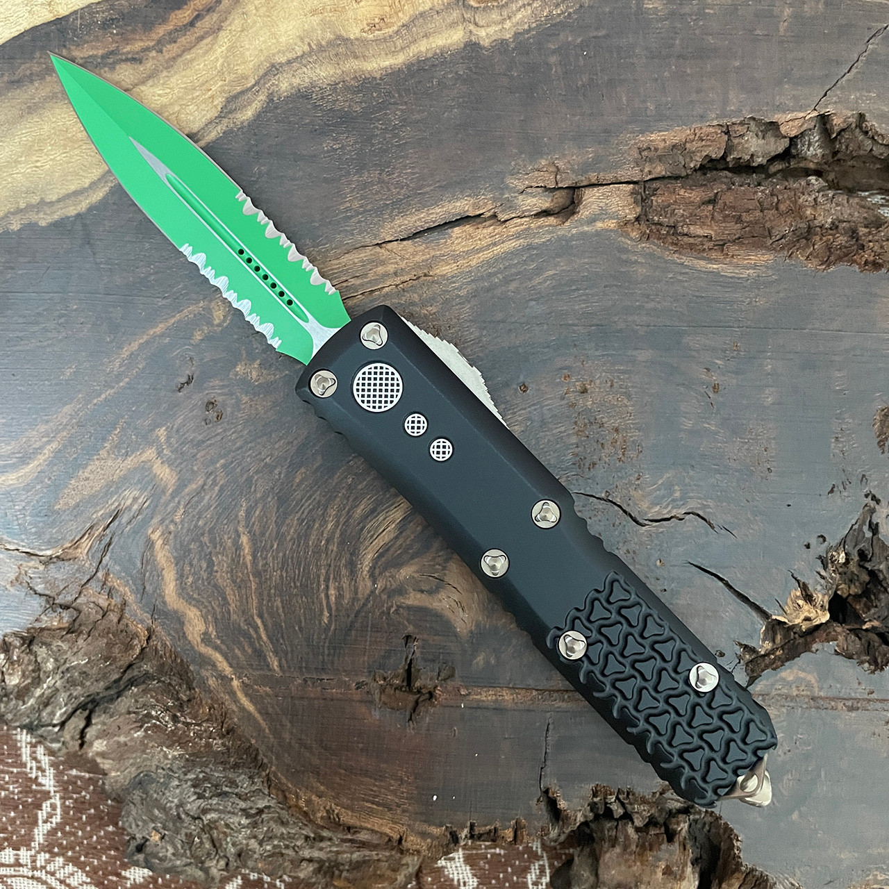 Microtech UTX-85 D/E Jedi Master Green Serrated Signature Series