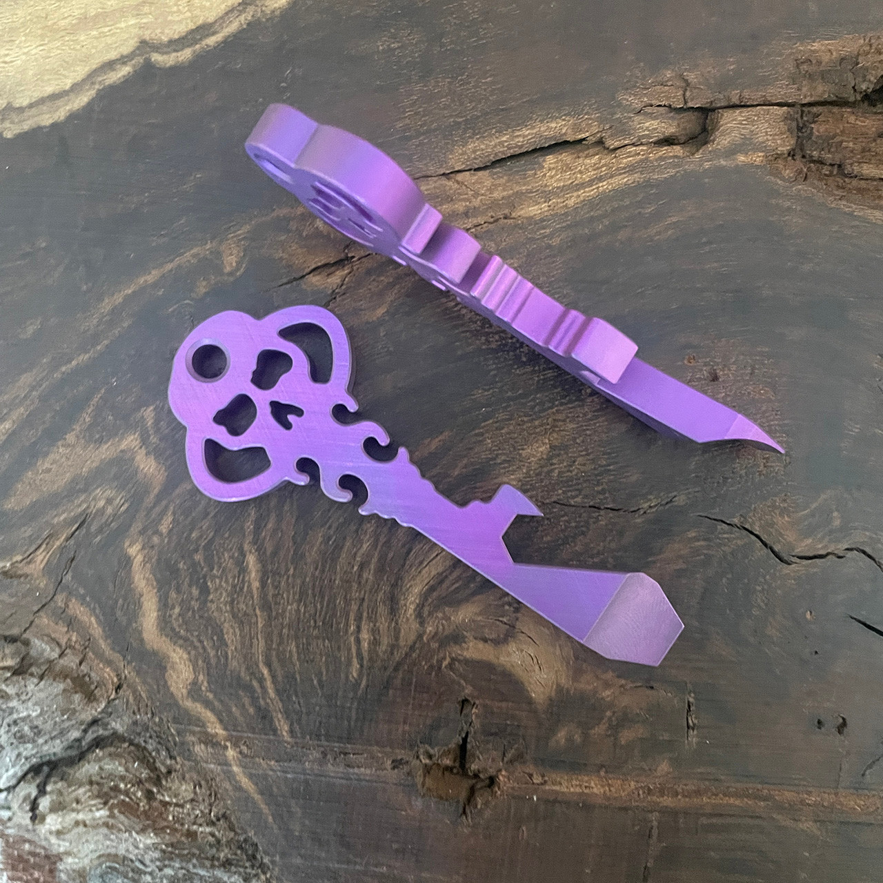 Chaves Ultramar Key Pry Bar Crosshatch Titanium High Voltage