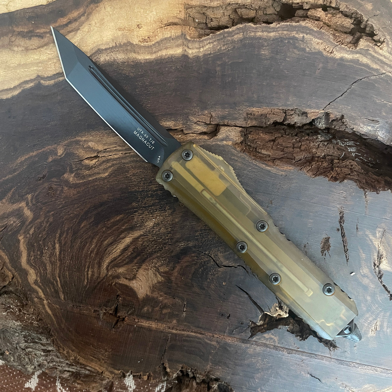 Microtech UTX-85 T/E Ultem Top DLC Magnacut Standard Signature