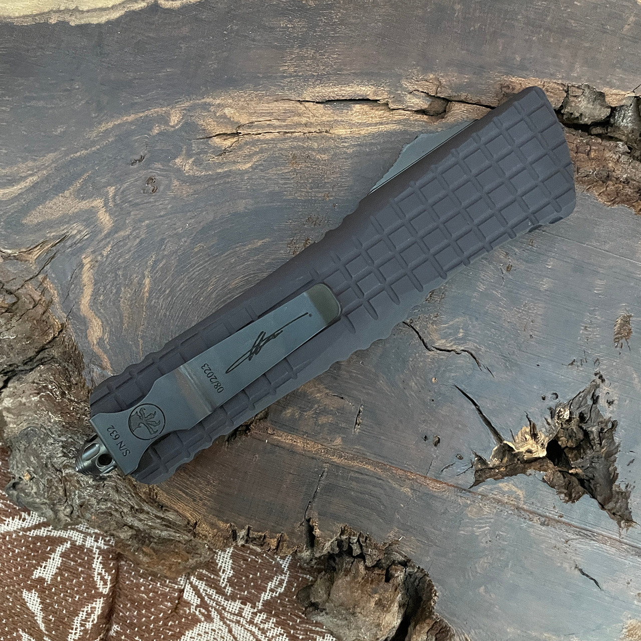 Microtech Combat Troodon Delta T/E Frag Shadow Fluted DLC Full Serrated