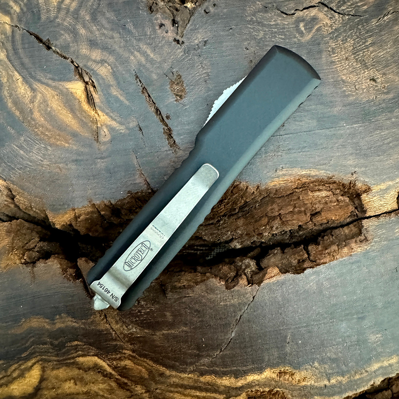 Microtech UTX-70 D/E Black Handle Apocalyptic Full Serrated Blade