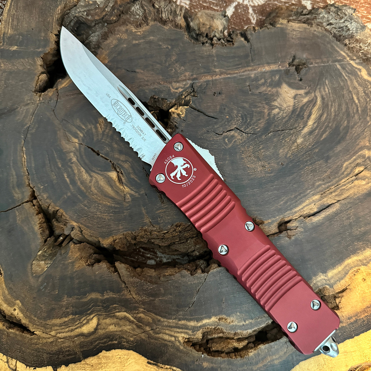 Microtech Combat Troodon S/E Merlot Handle Stonewash Serrated 143