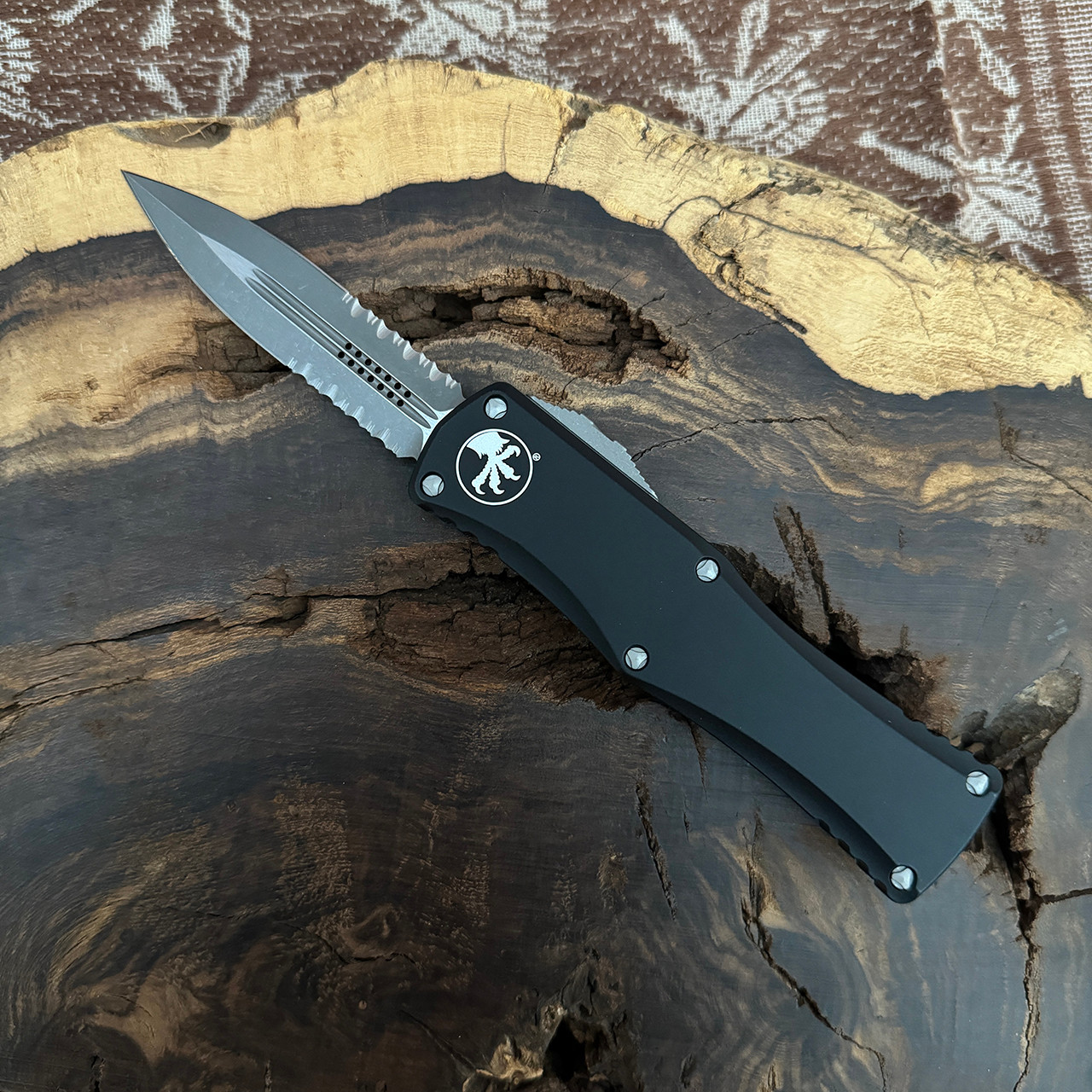 Microtech Hera D/E Black Apocalyptic Serrated 702-11AP | American