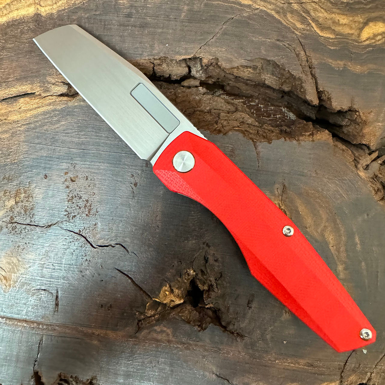 Vero Engineering Axon Mini Liner Lock Red G10 Handle Hand Satin