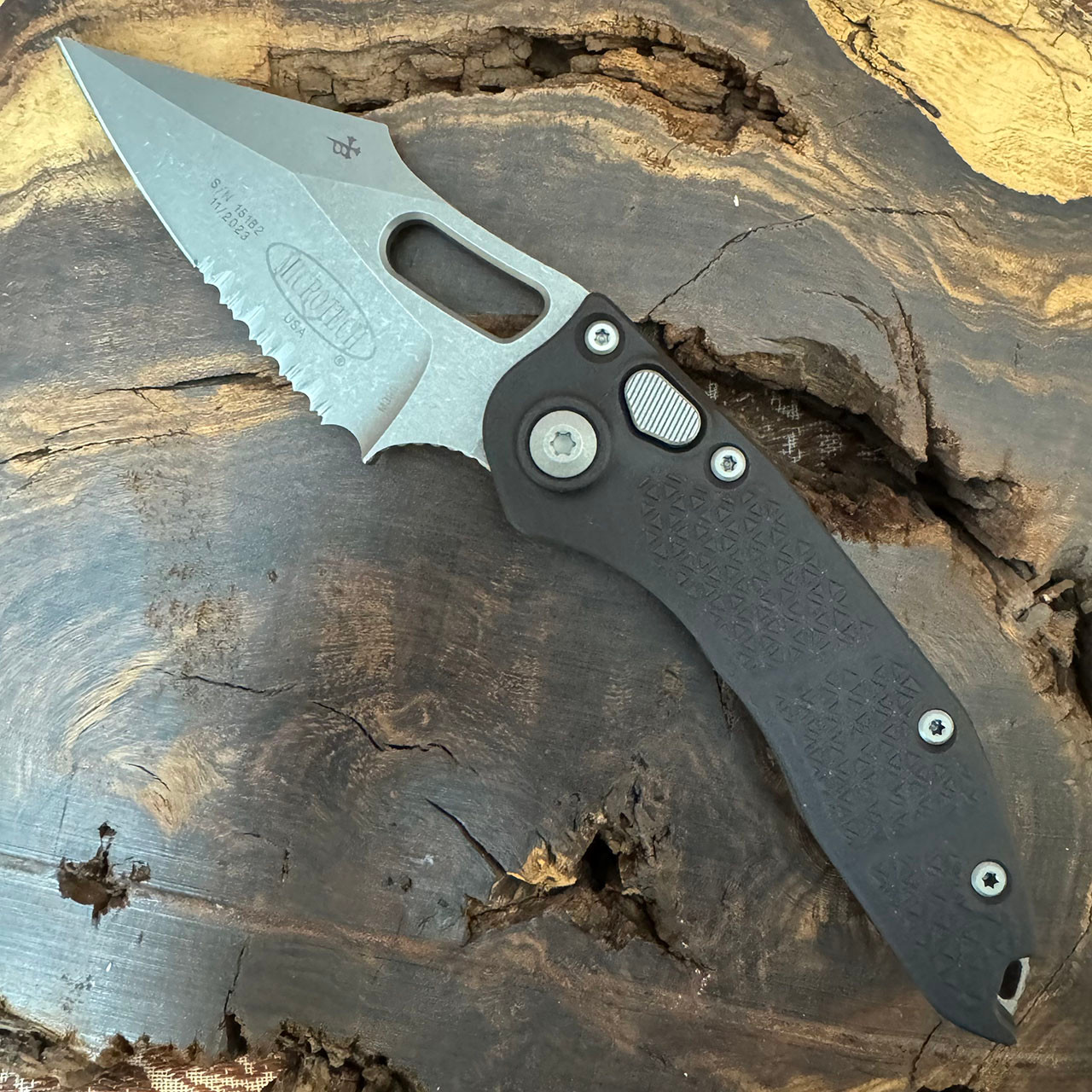 Microtech Borka Stitch Auto S/E Black Handles Apocalyptic Partial