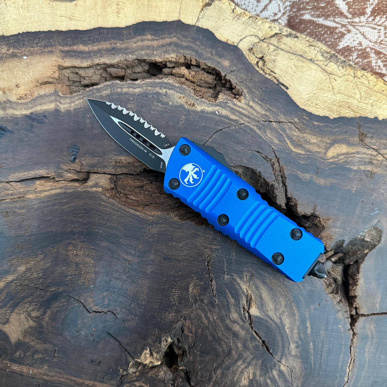 Microtech Mini Troodon D/E Blue Handle Black Full Serrated Blade