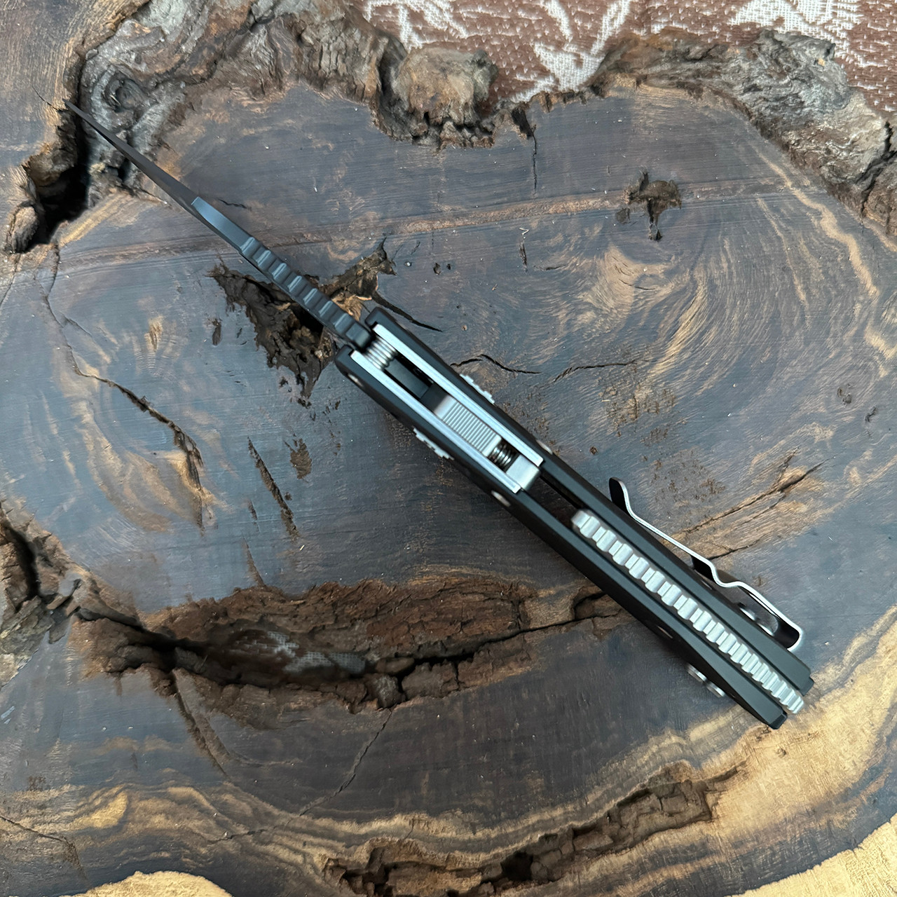 Microtech Borka Stitch RAM-LOK S/E Fluted Black Aluminum Black
