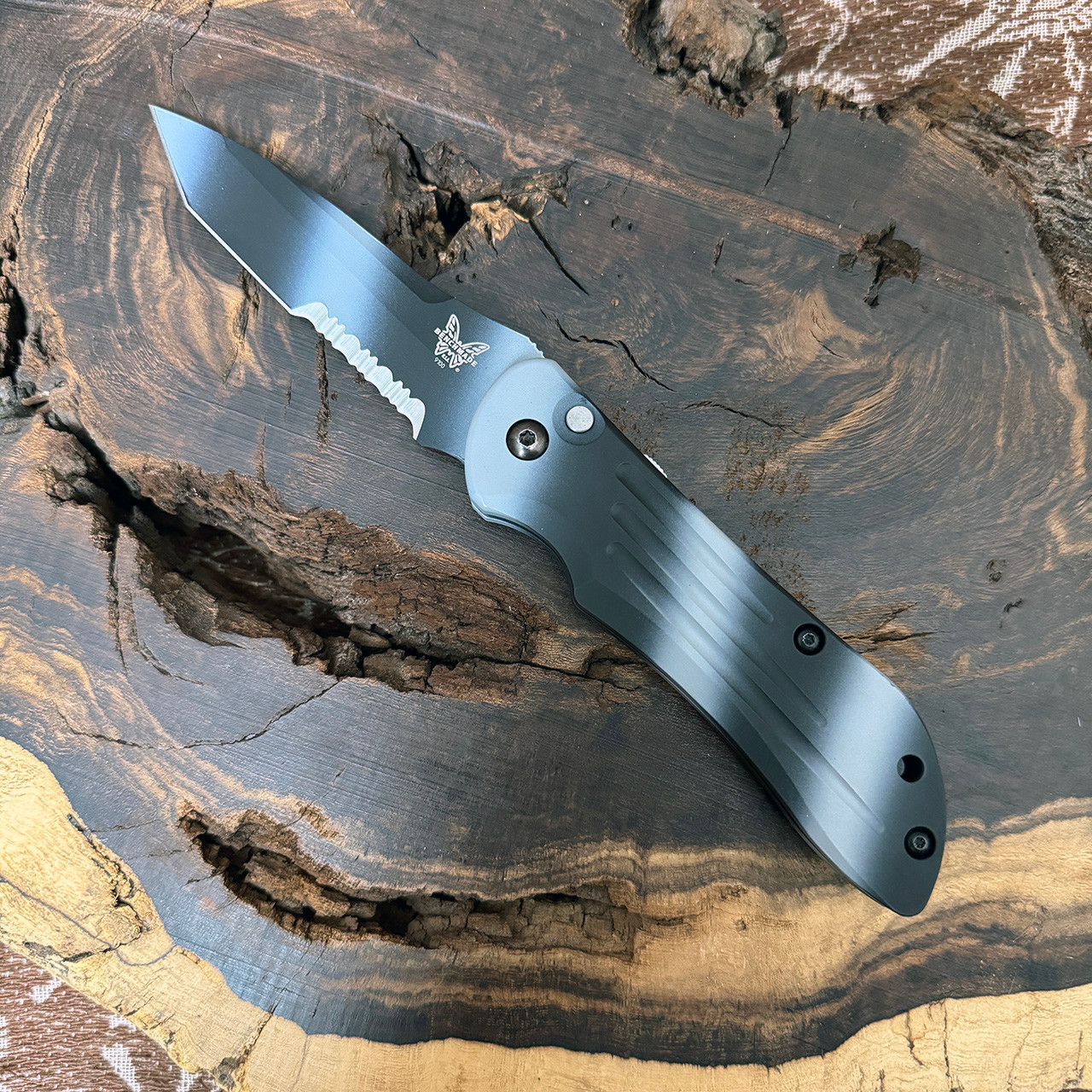 Benchmade Auto Stryker Urban Camo Handle Urban Camo Serrated Blade 