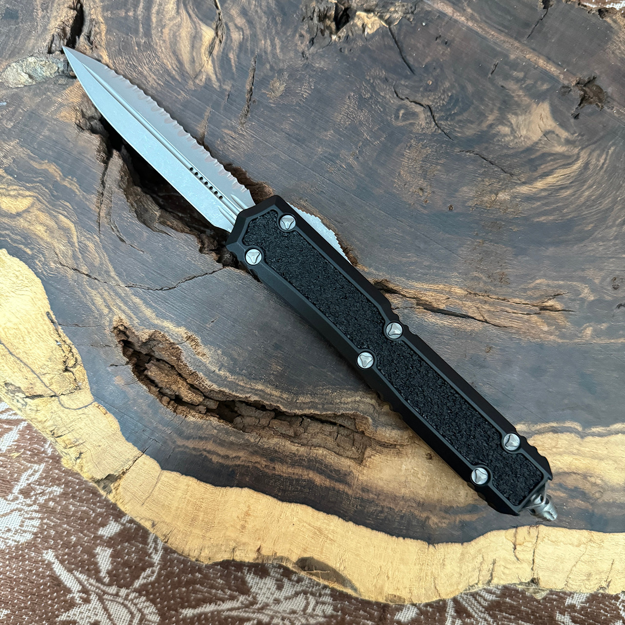 Microtech Makora D/E Black Apocalyptic Full Serrated Nickel Boron