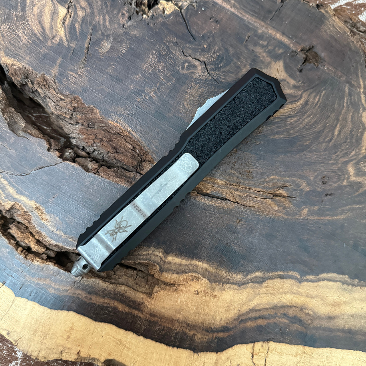 Microtech Makora D/E Black Apocalyptic Full Serrated Nickel Boron